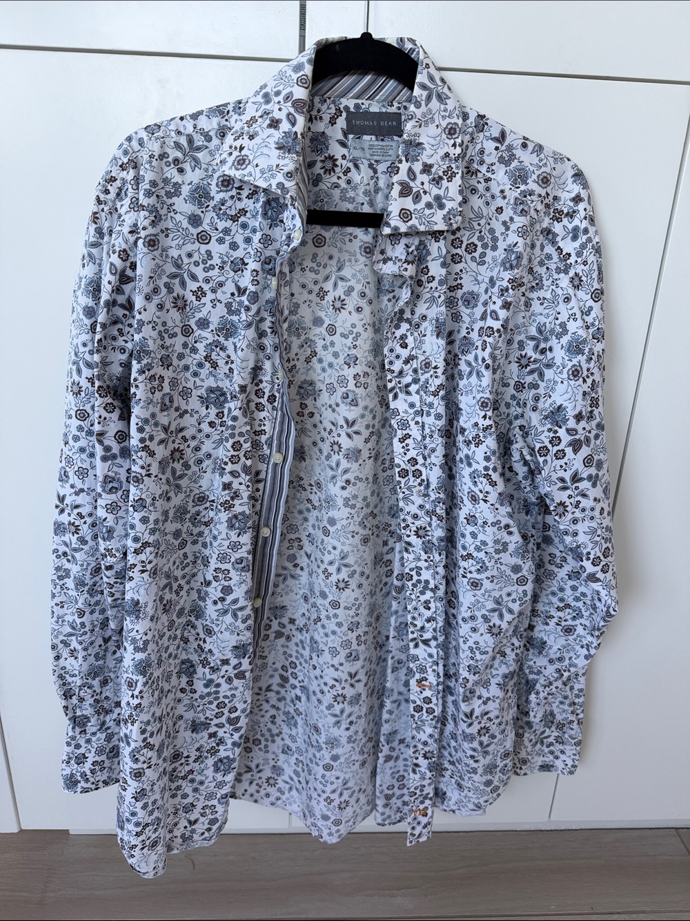 Men’s dress or casual shirt